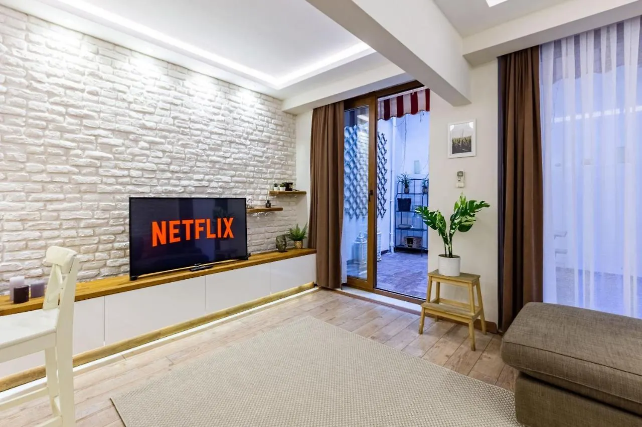 이스탄불 Excellent Flat With A Lovely Backyard In Nisantasi 아파트