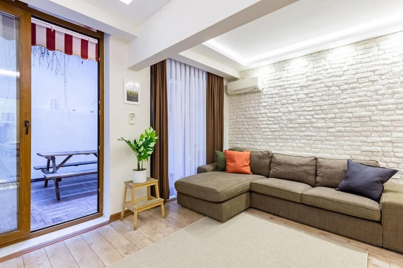 이스탄불 Excellent Flat With A Lovely Backyard In Nisantasi 아파트 터키