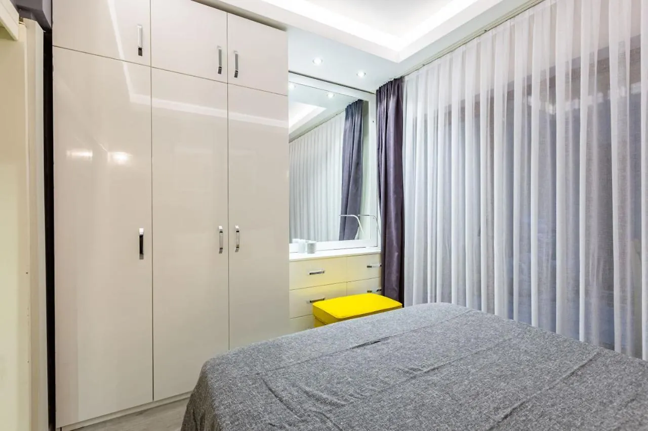 이스탄불 Excellent Flat With A Lovely Backyard In Nisantasi 아파트