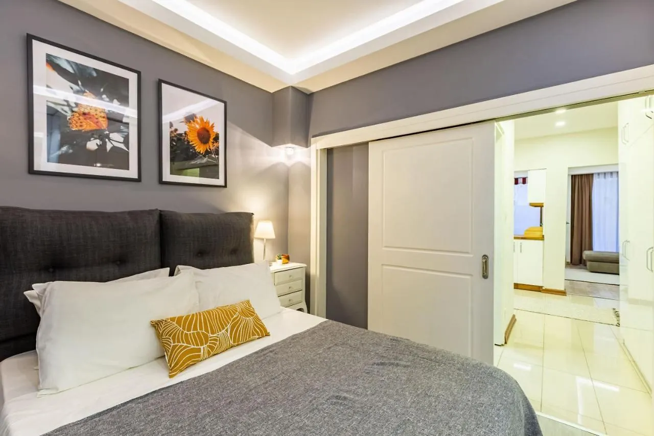 이스탄불 Excellent Flat With A Lovely Backyard In Nisantasi 아파트